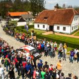 Die Marshals und Helfer sind bei der Central European Rallye mittendrin im Geschehen. Wer Lust hat, ein Wochenende lang Teil des großen Rallye-Teams zu werden, der ist herzlich willkommen  (Foto: Red Bull Content Pool)